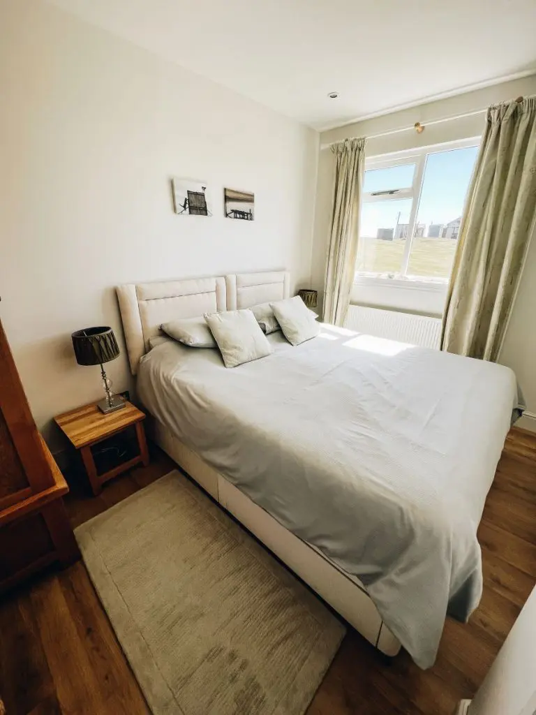 Pebble Island Apartment Room
