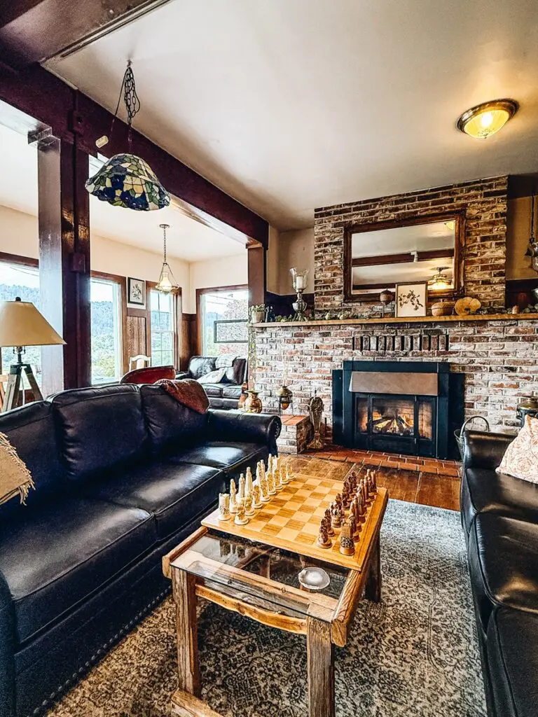 Historic Requa Inn Lounge