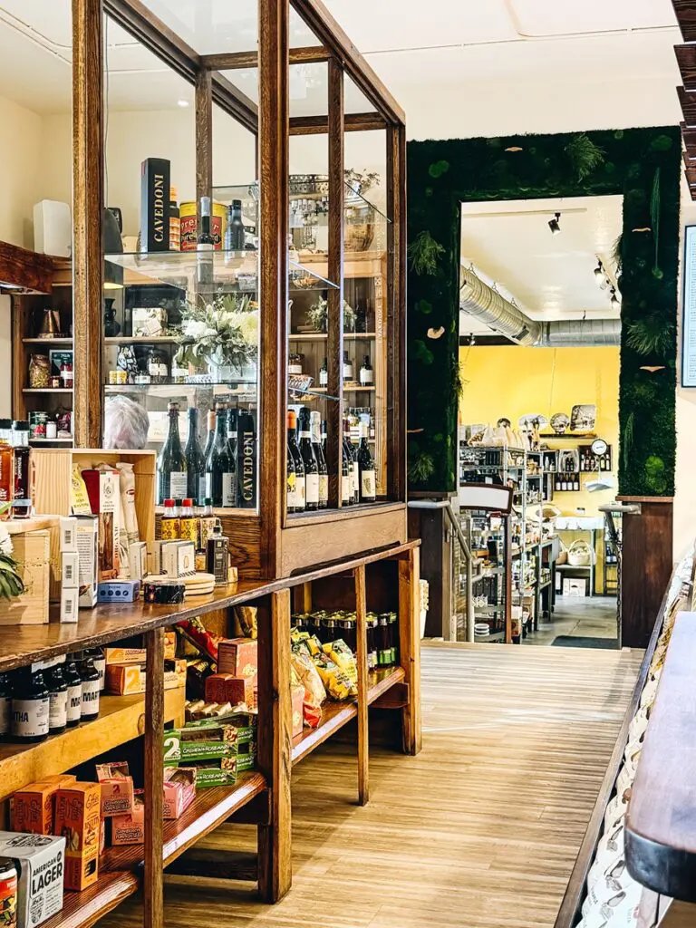 R Farmers Market & Kitchen Interior