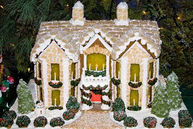 Winter Bucket List: Build a Gingerbread House