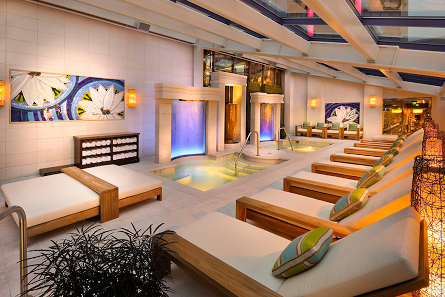 The Aqua Lounge at the Atlantis Casino Resort Spa