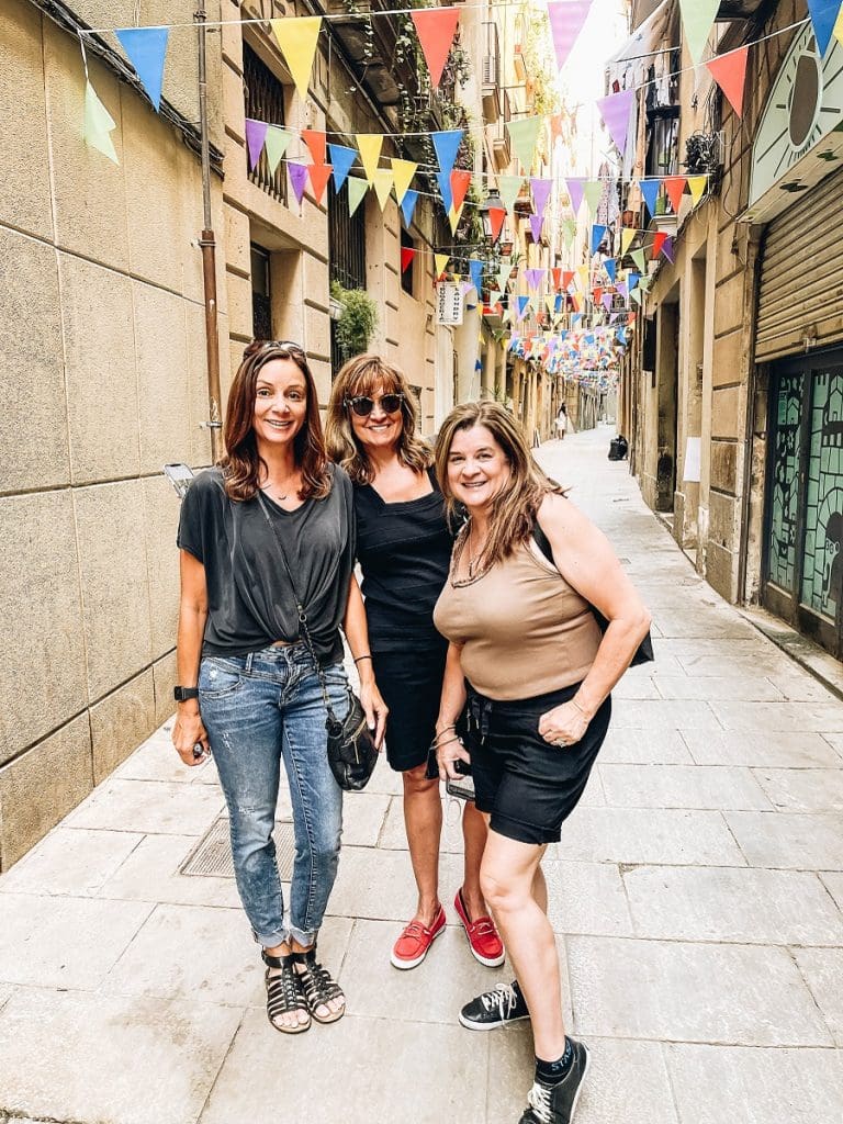 Stroll Through Barri Gòtic with Annette and her friends