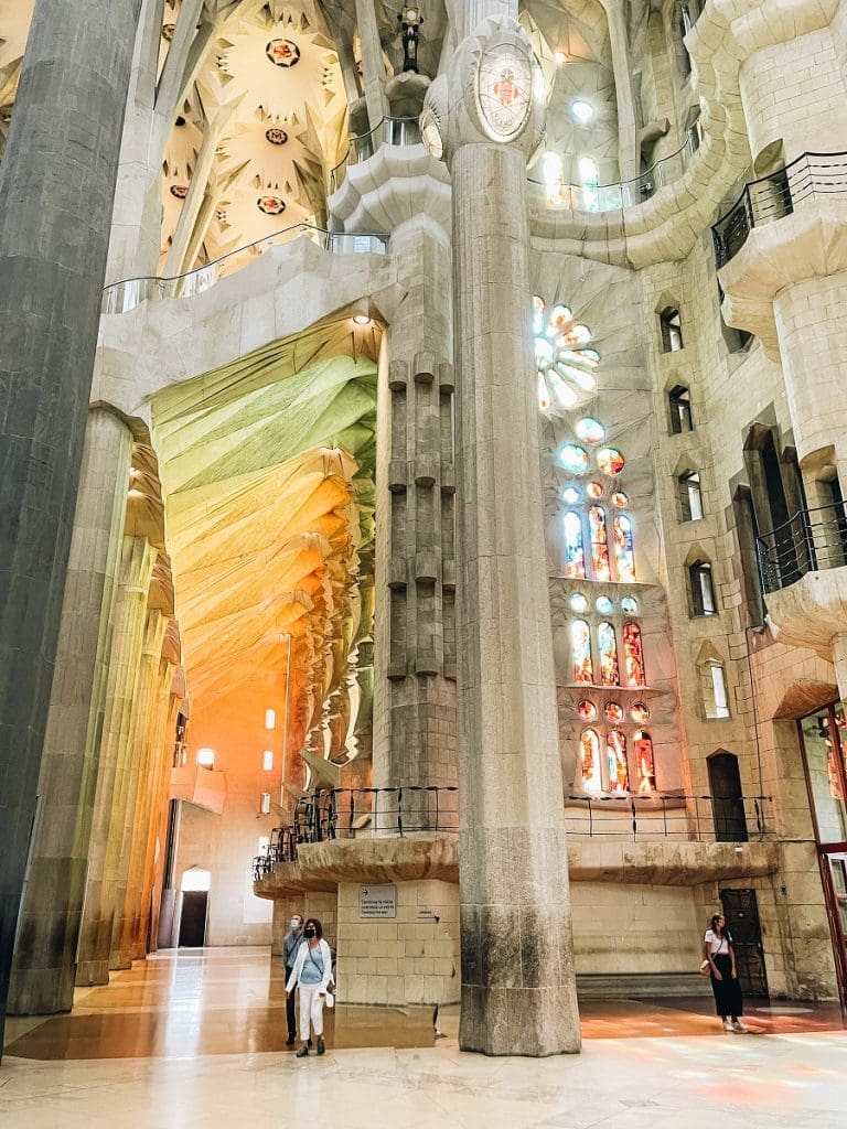 Barcelona Bucket List: 25 Best Things to do in Barcelona – Earth