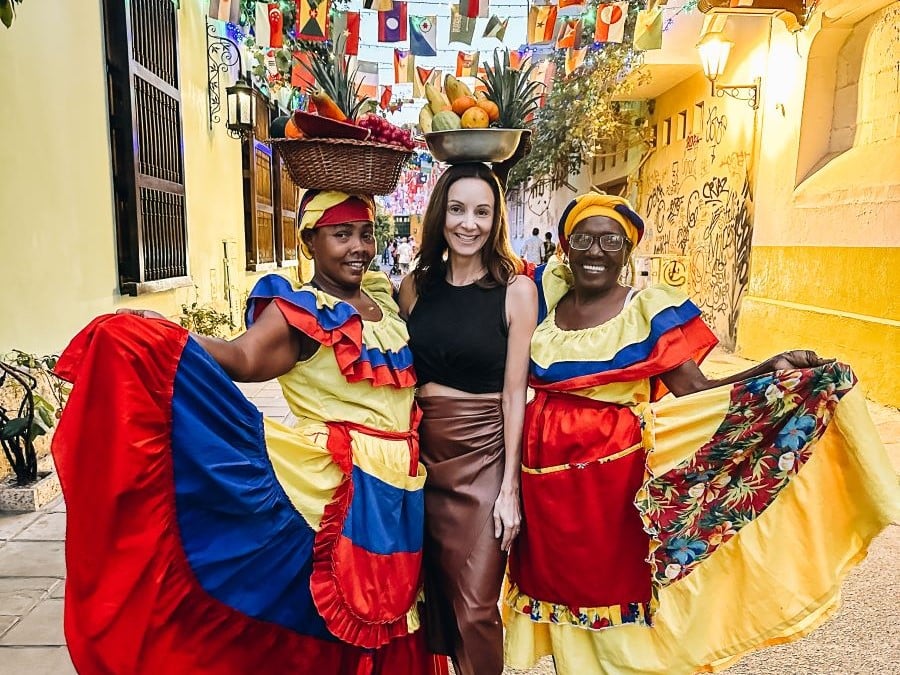 Annette with Las Palenqueras in Cartagena