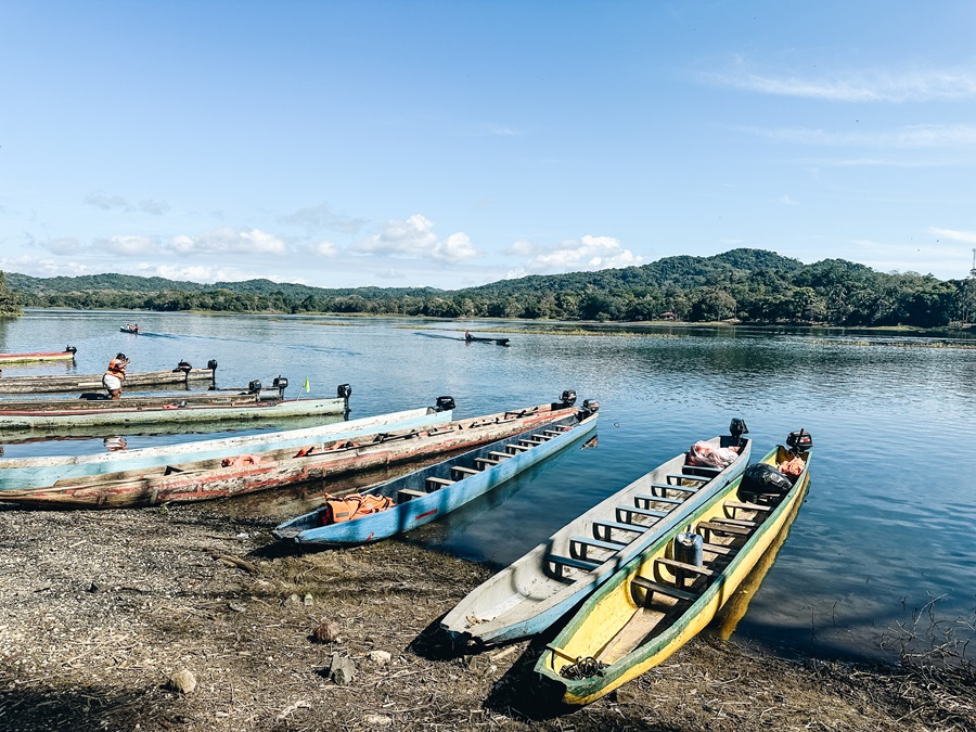 Canoes Embera Tour