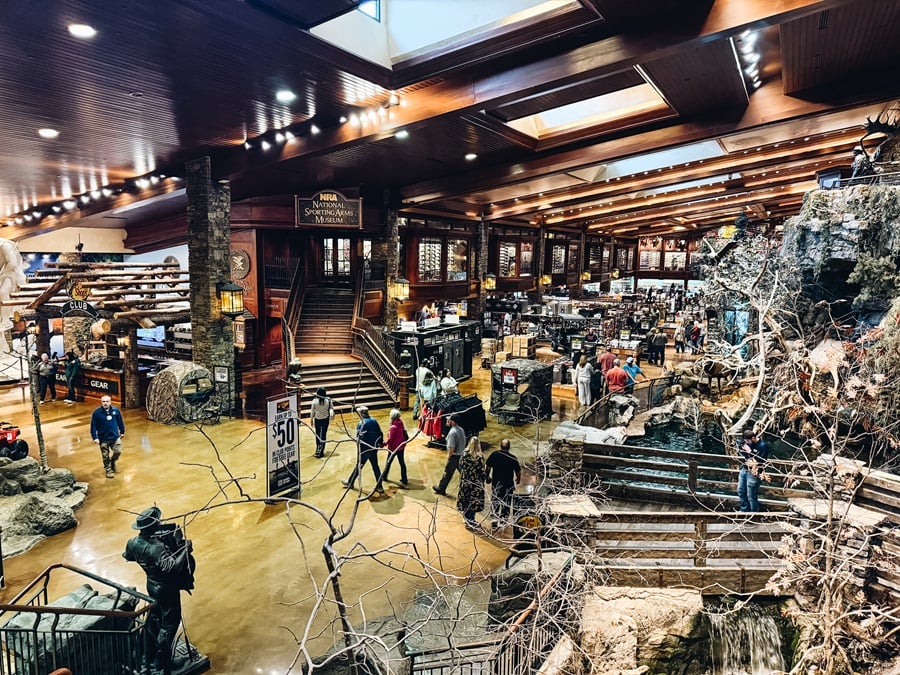 Lampe, Missouri Bass Pro Shops