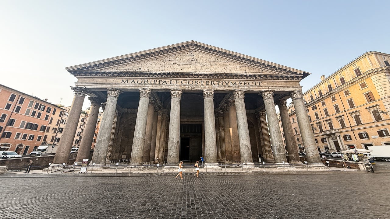 front of the pantheon building with columns